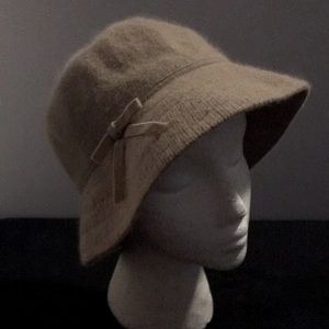 Gap tan woman’s rabbit hair polyester bucket style hat with bow
